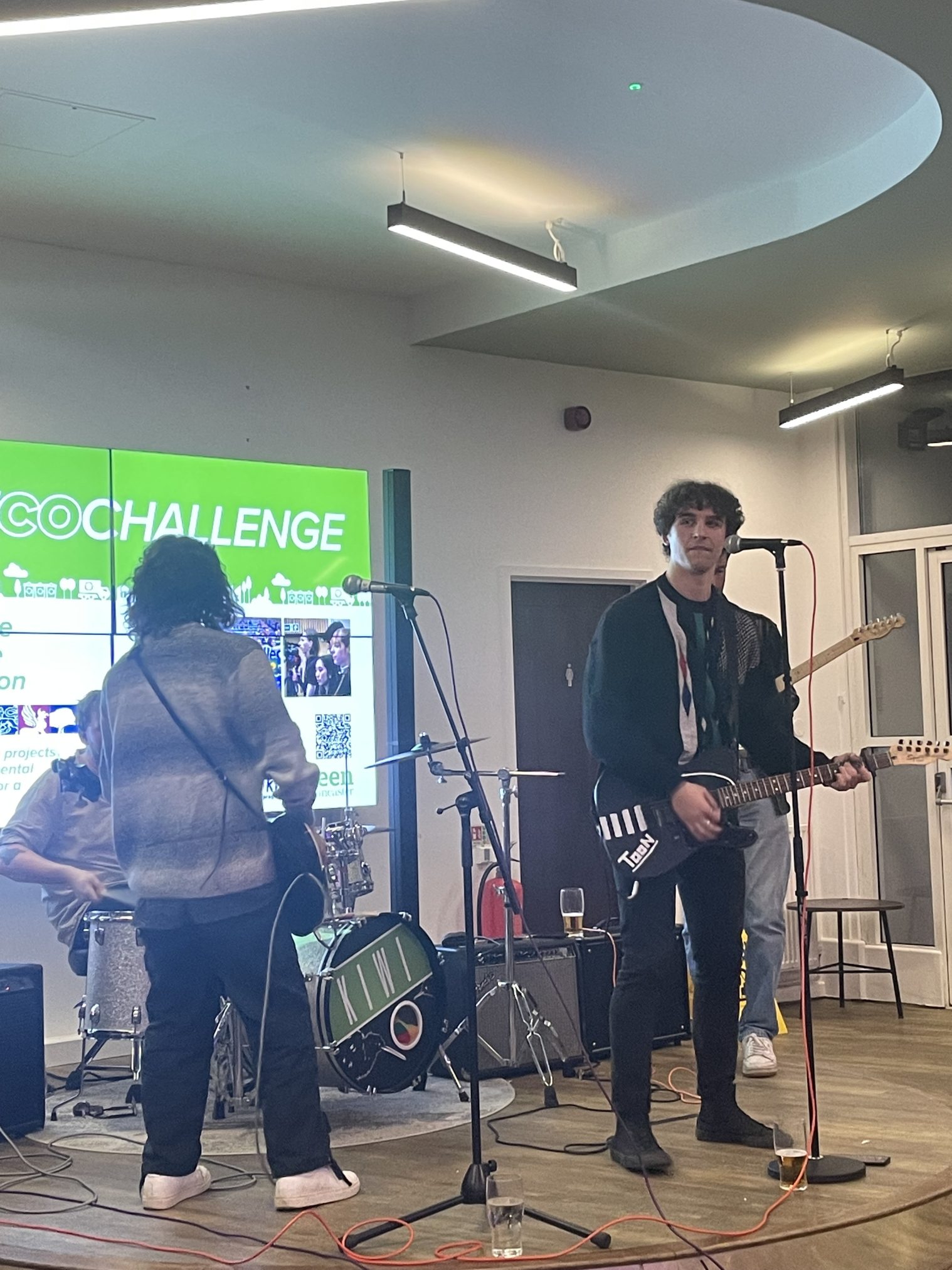 Kiwi, band performing. 