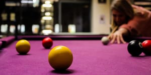 BREAKING NEWS: GIRL GOOD AT POOL